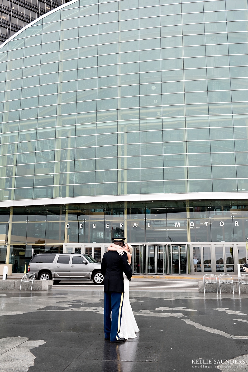 Detroit renaissance center wedding photos